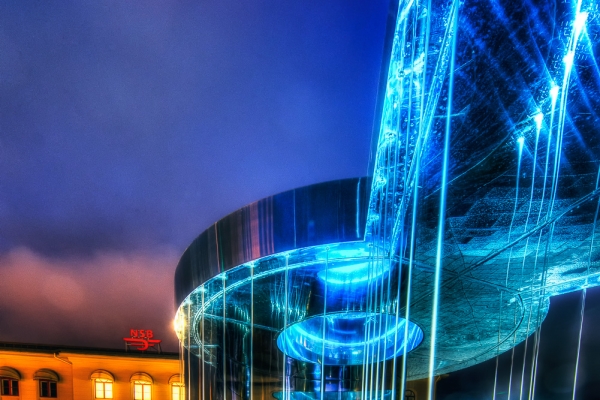 Vannskulptur på Strømsø torg (HDR)